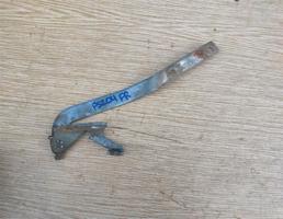 Петля капота правая для FORD SIERRA 1987-1993  запчасти бу