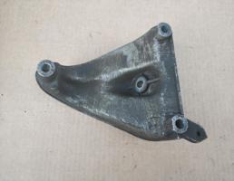 Кронштейн двигателя правый для AUDI A8 (D2) 1994-2003  запчасти бу