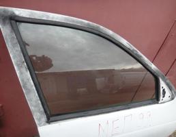 Стекло двери передней правой для RENAULT MEGAN 1996-1999  запчасти бу