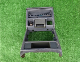 Консоль торпедо (ценральная) для MITSUBISHI PAJERO 1982-1990  запчасти бу