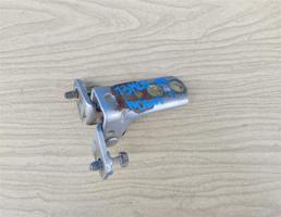 Петля двери передней правой (нижняя) для MITSUBISHI LANCER (CS) 2003-2008  запчасти бу