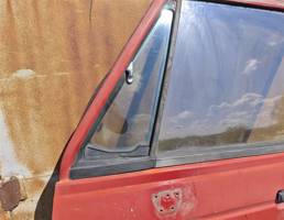 Стекло двери передней левой (форточка) для MITSUBISHI PAJERO 1982-1990  запчасти бу