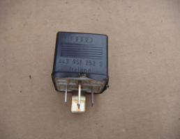Реле для AUDI 100 (44) 1983-1991  запчасти бу