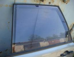 Стекло двери задней левой для AUDI 100 (44) 1983-1991  запчасти бу