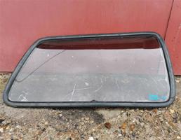 Стекло кузова правое для FORD SIERRA 1987-1993  запчасти бу