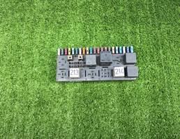 Блок предохранителей для AUDI 100 (44) 1983-1991  запчасти бу