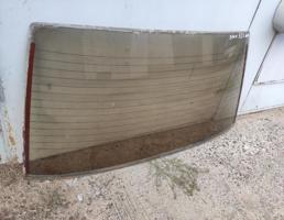 Стекло заднее для BMW 5 (E28) 1981-1988  запчасти бу